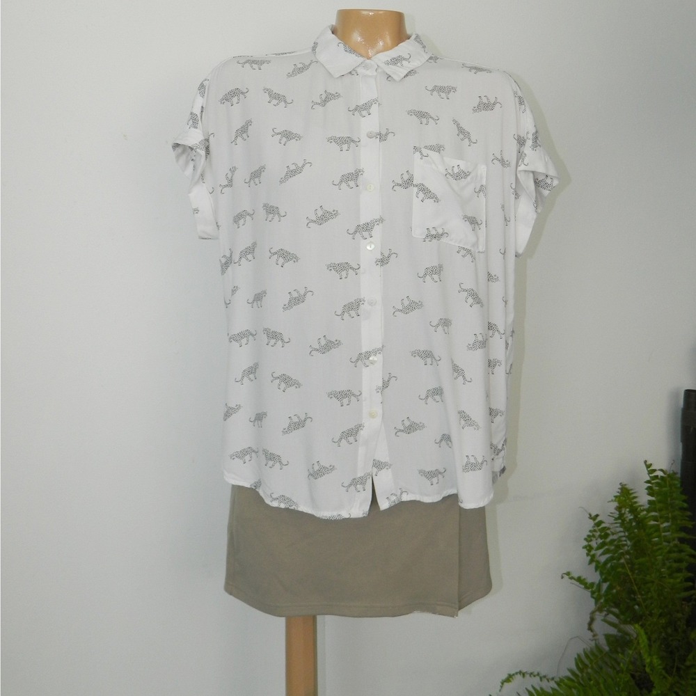Jane + Delancey Button Down Shirt Women Large White Black Cheetah Print